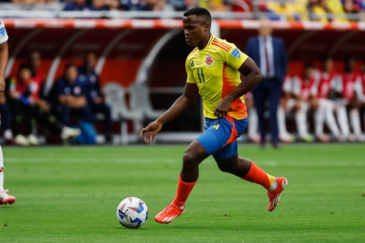 西甲在线直播-记者：报价低于2000万欧元，狼队拒绝了弗鲁米嫩塞签阿里亚斯